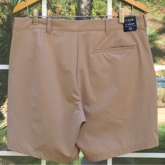 J. Crew Men’s 7” Flat Front Tan Khaki Tech Shorts, Size 33 - Picture 3 of 5